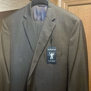 Ralph Lauren 100% Wool suit (Jacket 48L, Pants 43x33 (length is easily altered)